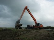 Doosan DX255LCSLR en Takeuchi TCR050 bij werkzaamheden Denzo
