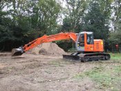 Hitachi ZX135US